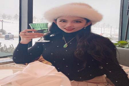 上海极品御姐性爱图影 完美露脸 姐姐正是最饥渴的时候 生活照床照对比  